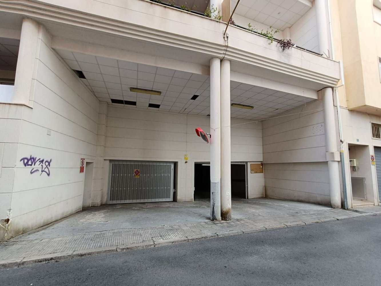  Garage in Calpe, Spain No. 86235