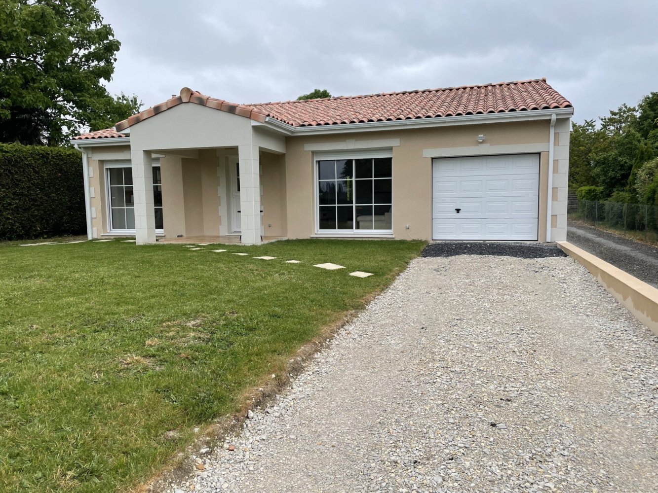 3 bedrooms Villa in Barbezieux-Saint-Hilaire, France No. 113250