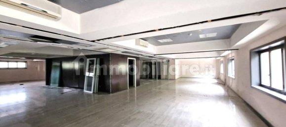 783m² Office in Zumpano, Italy No. 342985 3