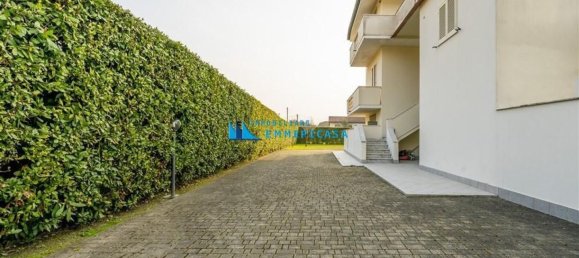 5 rooms Apartment in Montignoso, Italy No. 216464 2