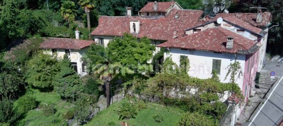 5 bedrooms Villa in Montano Lucino, Italy No. 360391 2