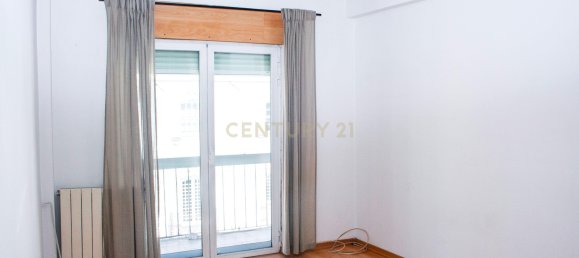 2 bedrooms Apartment in Lisbon, Portugal No. 10800 10