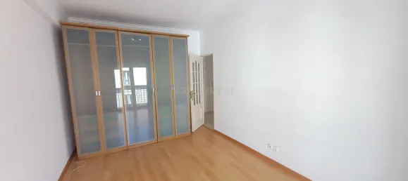 2 bedrooms Apartment in Lisbon, Portugal No. 10800 9