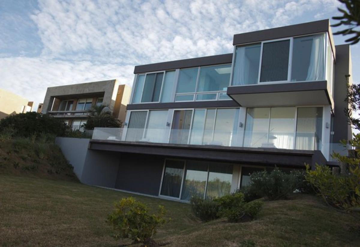 5 bedrooms House in Maldonado, Uruguay No. 11425