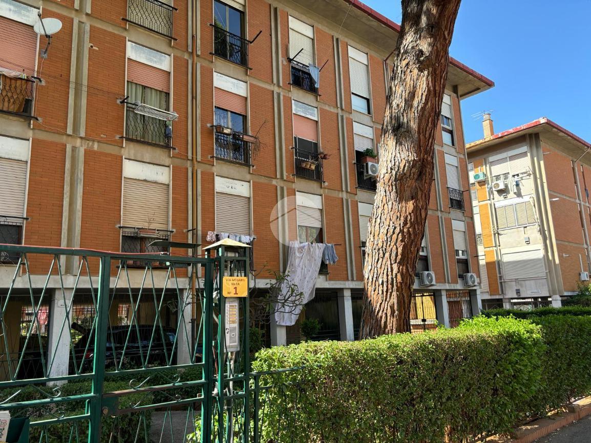 4 rooms Apartment in Palermo, Italy No. 3102