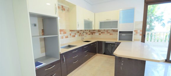 4 bedrooms Villa in Campoamor, Spain No. 1062 8