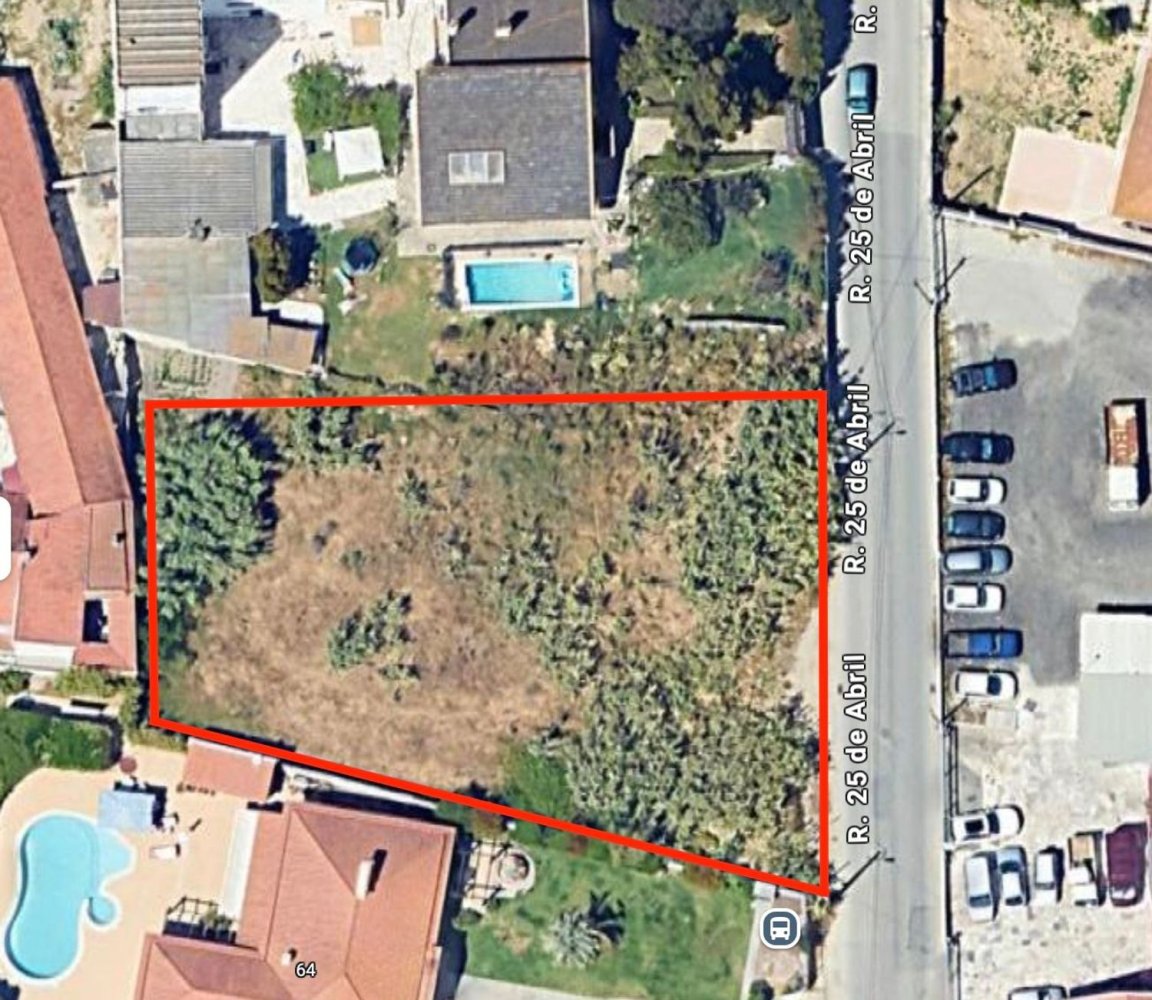 1583m² Land in Almada, Portugal No. 52164