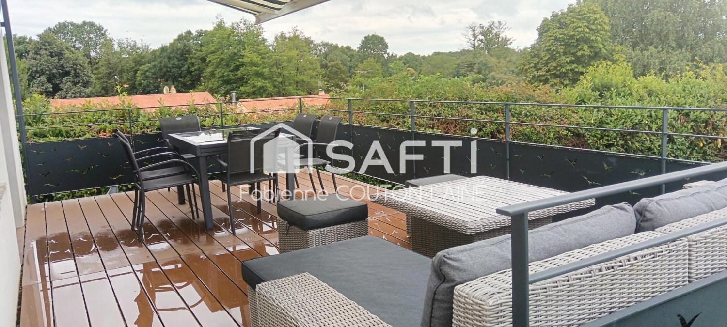 4 bedrooms House in Landeronde, France No. 108523