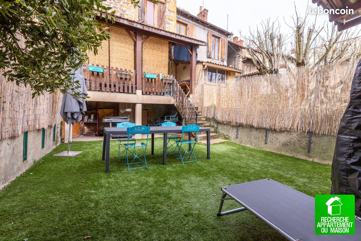 Adosado de 3 dormitorios en L'Arbresle, France No. 270212