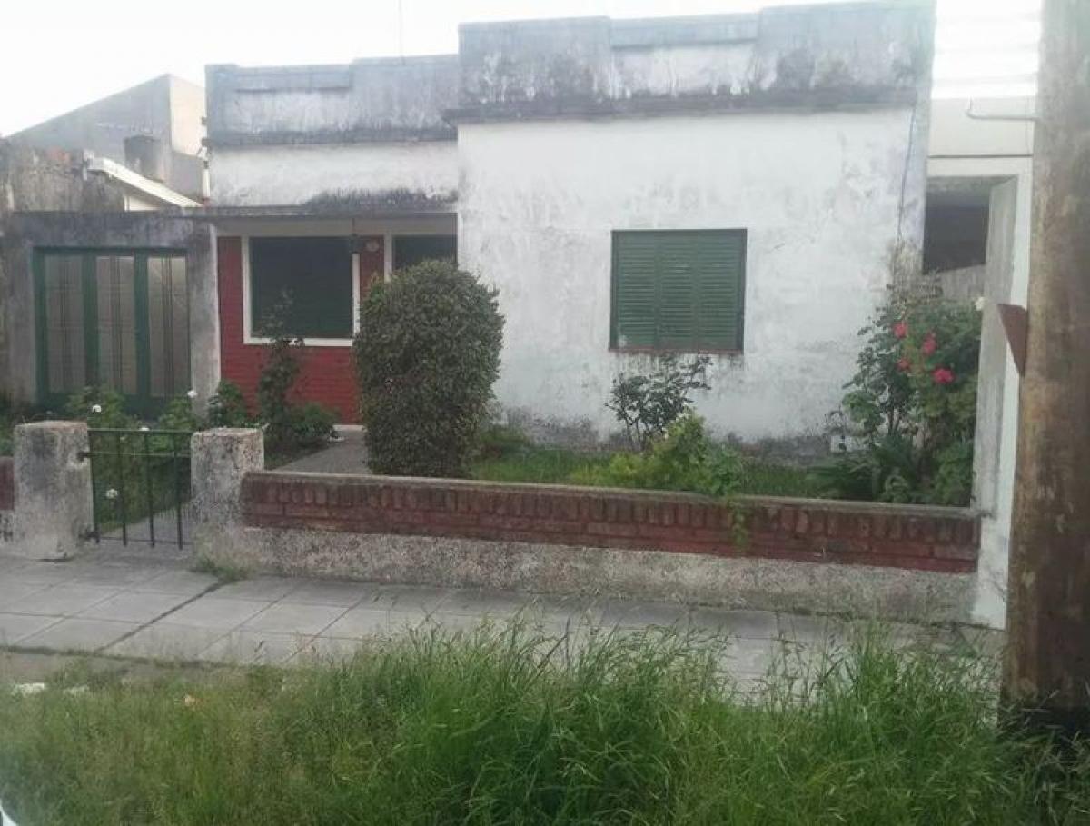 Casa de 2 dormitorios en Bermúdez, Argentina No. 8806