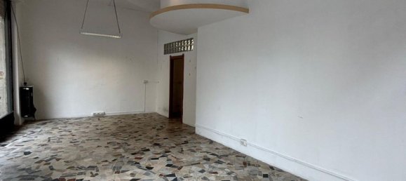 2 bedrooms Apartment in Turin, Italy No. 317229 3