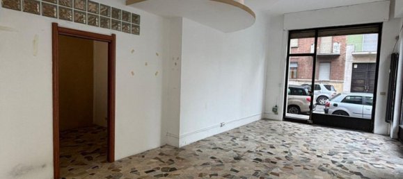 2 bedrooms Apartment in Turin, Italy No. 317229 2