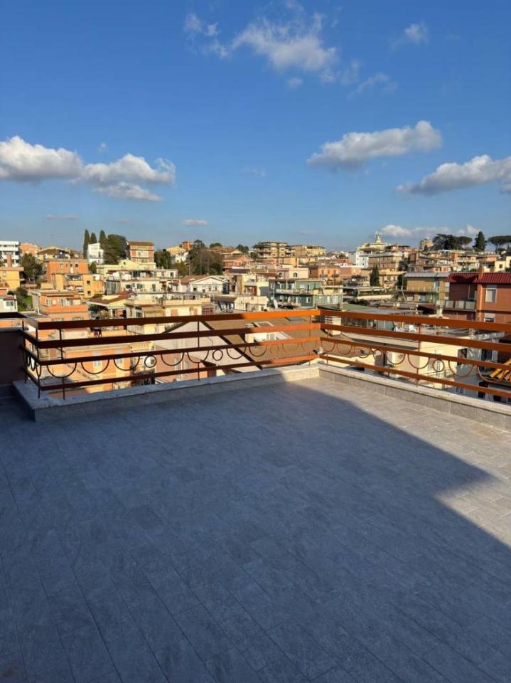 Пентхаус с 3 комнатами в Рим, Италия № 30602