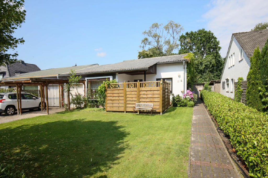 Bungalow de 4 habitaciónes en Friesland, Germany No. 229431