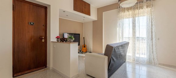 3 rooms Apartment in Palermo, Italy No. 77674 4