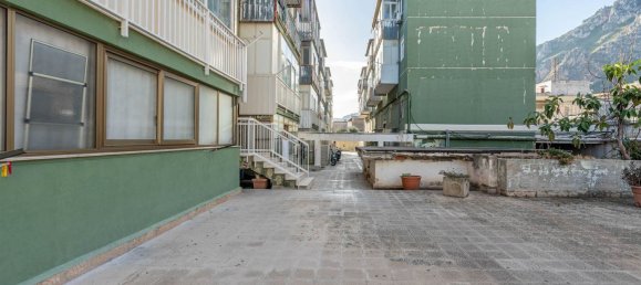 3 rooms Apartment in Palermo, Italy No. 77674 26