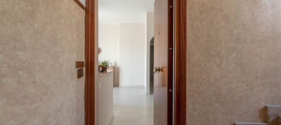 3 rooms Apartment in Palermo, Italy No. 77674 9