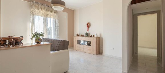 3 rooms Apartment in Palermo, Italy No. 77674 2