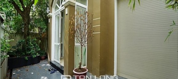 6 bedrooms Villa in Tay Ho, Vietnam No. 1083 2