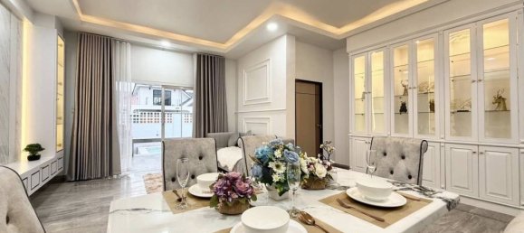 4 bedrooms House in Pattaya, Thailand No. 61795 6