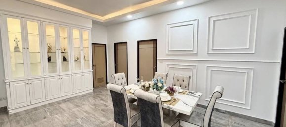 4 bedrooms House in Pattaya, Thailand No. 61795 3