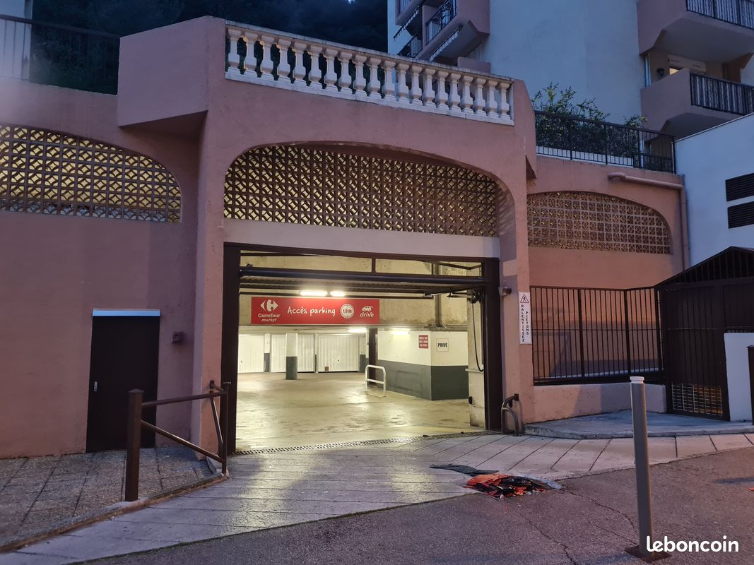 Garaje en Nice, France No. 332422