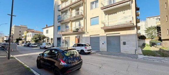 Квартира с 3 комнатами в Гроссето, Италия № 80776 2