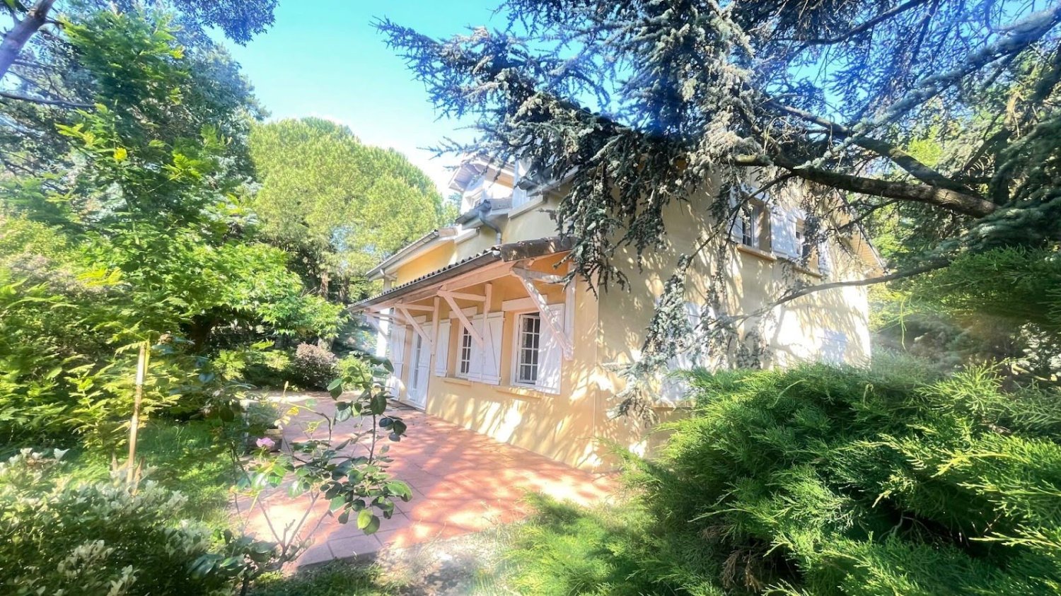 3 bedrooms House in Saint-Cyr-sur-le-Rhone, France No. 195763