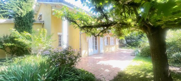 3 bedrooms House in Saint-Cyr-sur-le-Rhone, France No. 195763 2