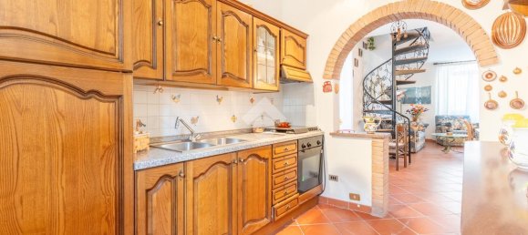 5 rooms Apartment in Vejano, Italy No. 3127 4