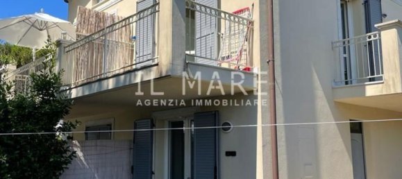 8 rooms Villa in Montignoso, Italy No. 48029 2