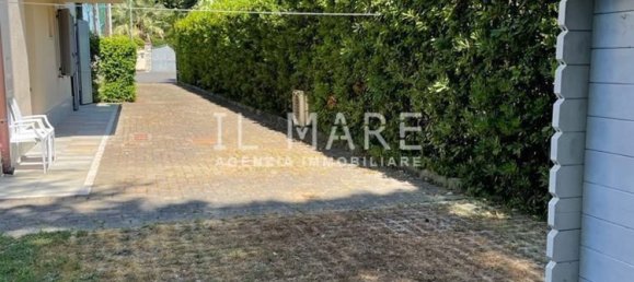 8 rooms Villa in Montignoso, Italy No. 48029 6