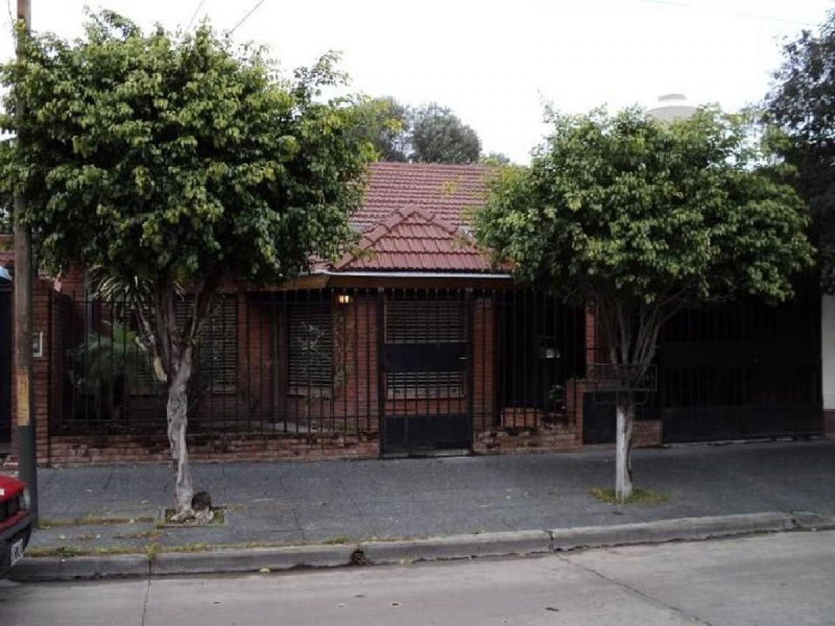 2 bedrooms House in Moron, Argentina No. 7812