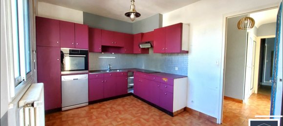 4 bedrooms House in Saint-Gilles, France No. 199273 4