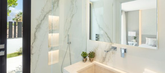 5 bedrooms Villa in Marbella, Spain No. 71512 23