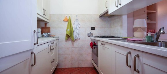 Apartamento de 4 habitaciónes en Genoa, Italy No. 42050 2
