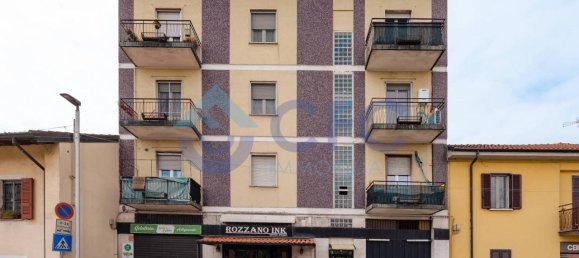 2-salle Appartement à Rozzano, Italy No. 41646 21