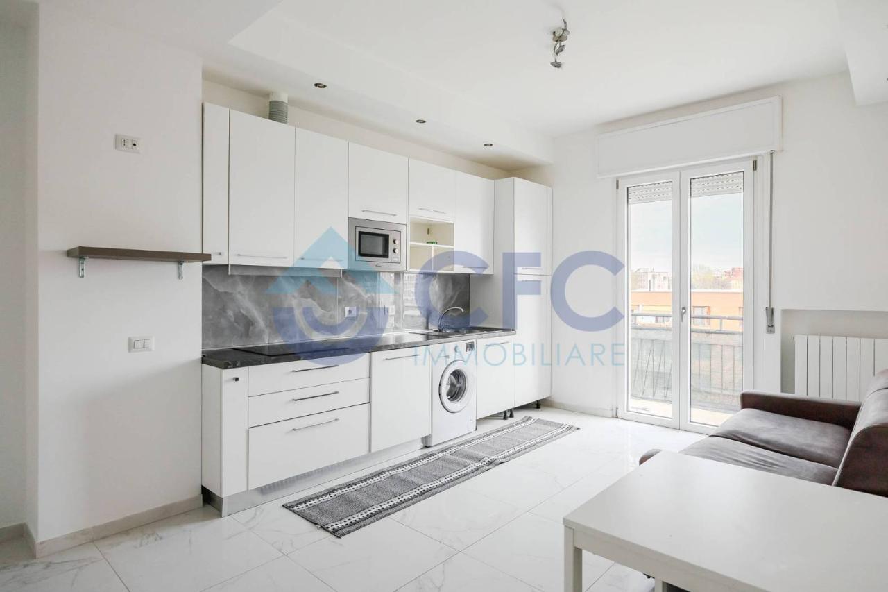 2-salle Appartement à Rozzano, Italy No. 41646