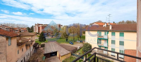 2-salle Appartement à Rozzano, Italy No. 41646 17