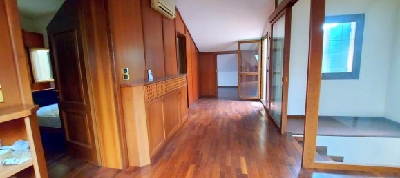 6 rooms Duplex in Padua, Italy No. 31797 12