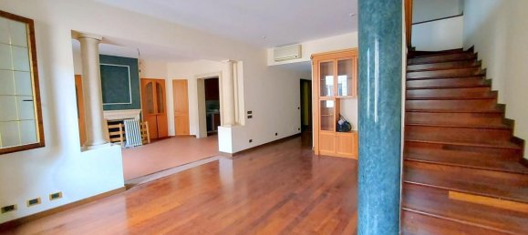 6 rooms Duplex in Padua, Italy No. 31797 2