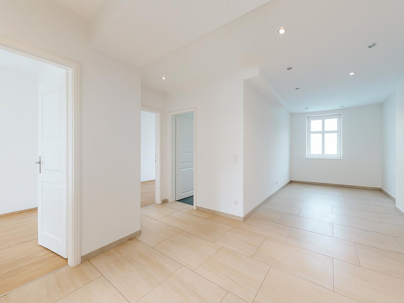 3 غرف نوم شقة في Friedenau, Germany رقم 348603