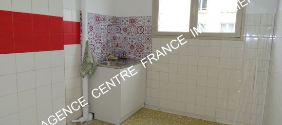 2 bedrooms Apartment in Bourges, France No. 275539 3