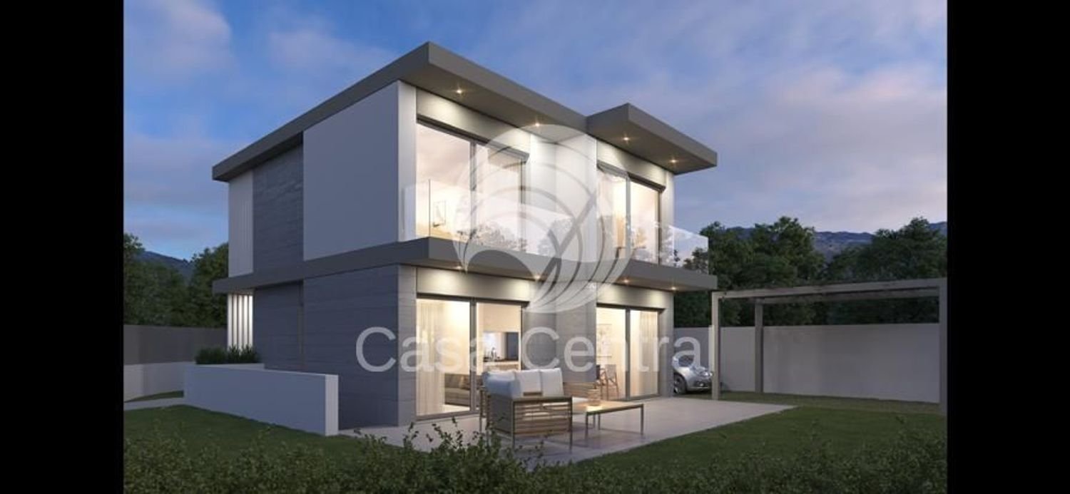 227m² Land in Cascais, Portugal No. 77245