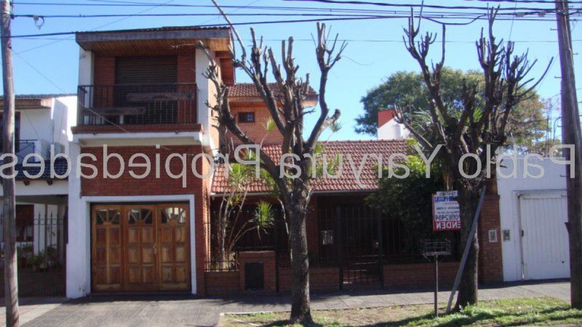2 bedrooms House in Tres de Febrero, Argentina No. 61168