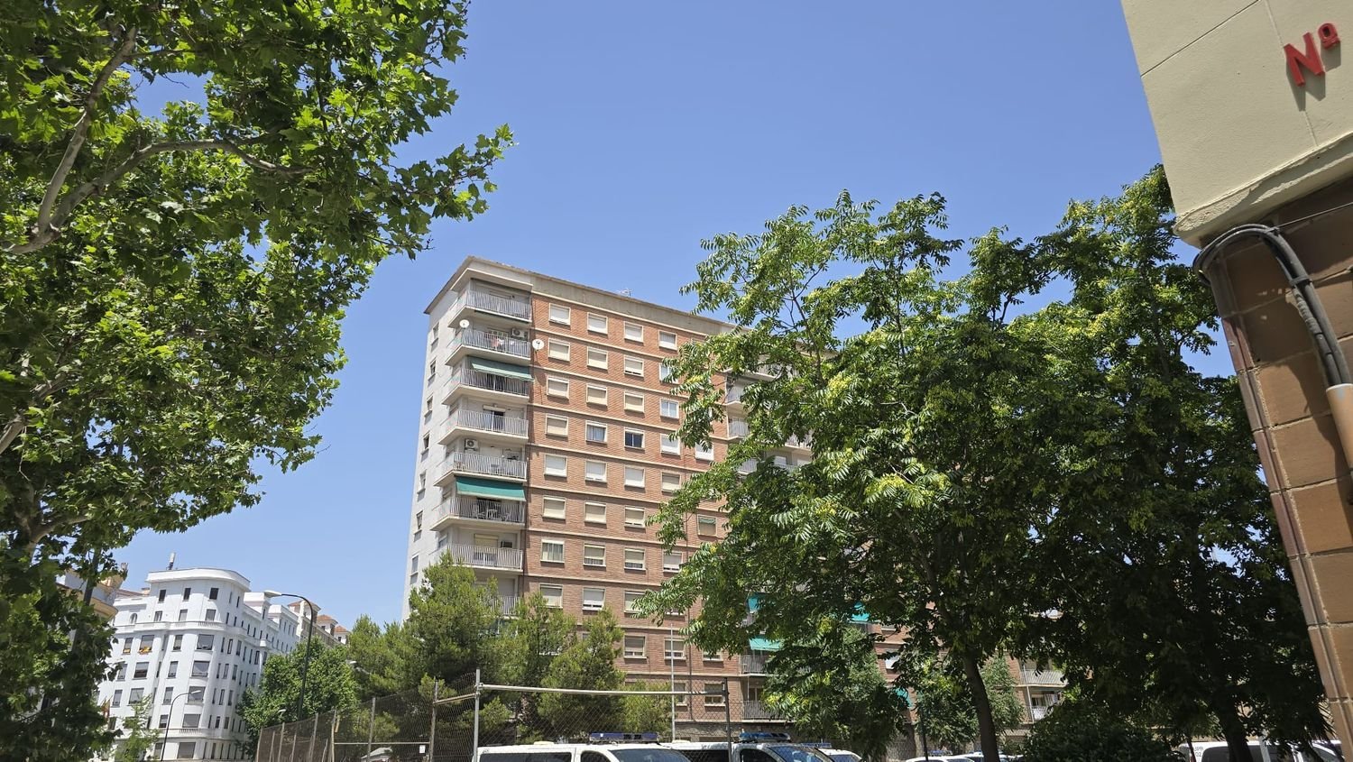 5 bedrooms Apartment in Zaragoza, Spain No. 164416