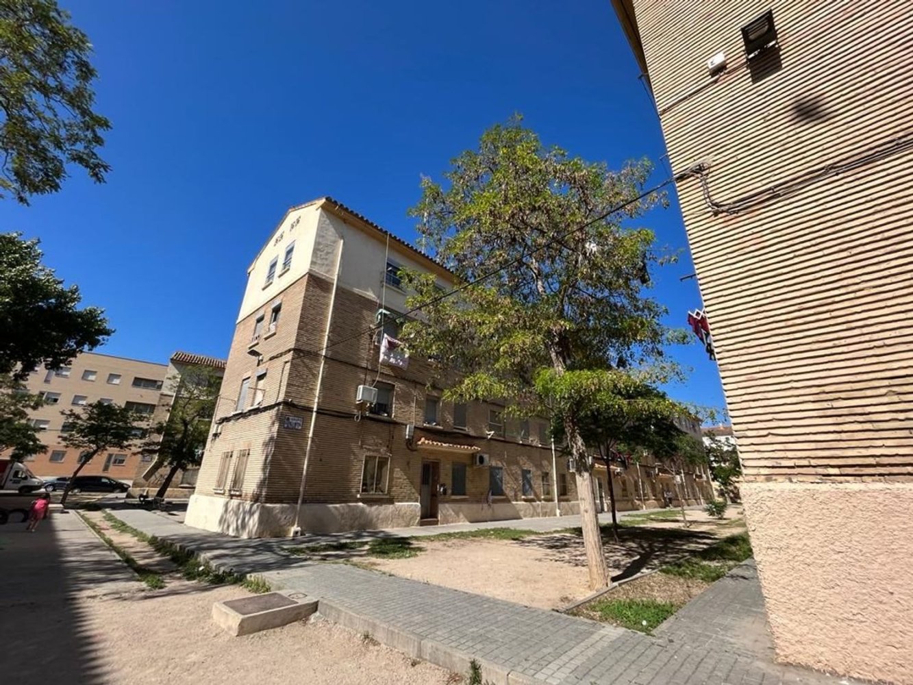 2 bedrooms Apartment in Zaragoza, Spain No. 153408