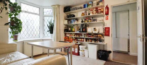 7 bedrooms House in Slough, United Kingdom No. 10438 20