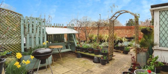 7 bedrooms House in Slough, United Kingdom No. 10438 11