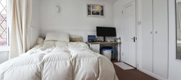 7 bedrooms House in Slough, United Kingdom No. 10438 7